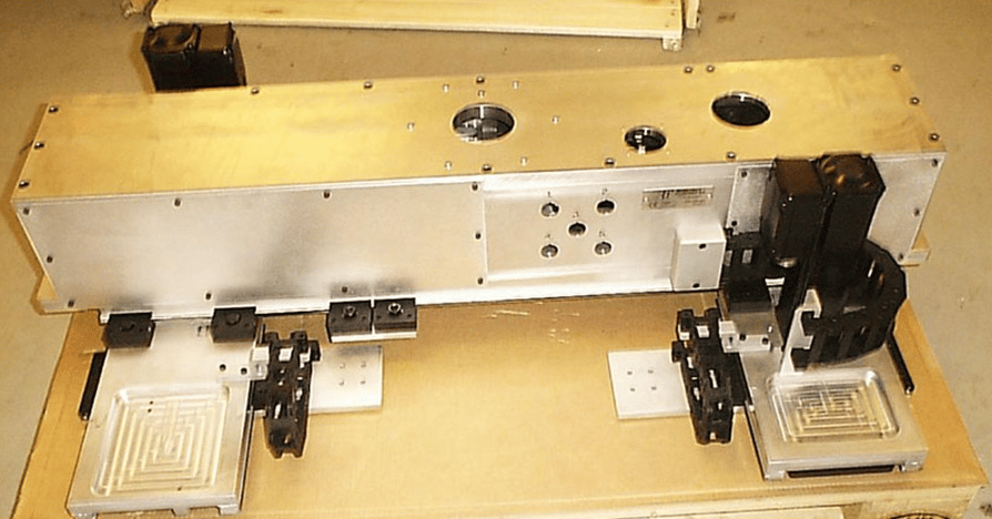 Robotgriber – med 4 gribehoveder og 5 servomotorer